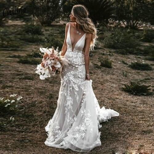 Modern Backless V-Neck Long Mermaid Country Wedding Dress With Handmade Flowers Appliques Lace Sleeveless Bridal Wedding Dresses