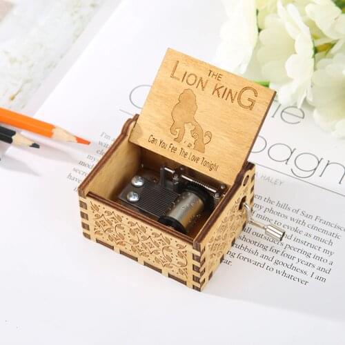 Music Box Birthday Party Favors Antique Carved Lion King Music Box Hand Crank Wooden Musical Christmas Gift For Child 2020 New