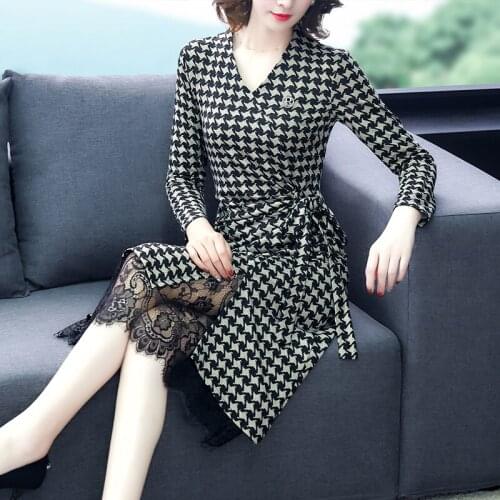 Autumn 2021 Korean Fashion, Elegant and Comfortable Party Holiday Lace Long Sleeve V-neck Bottoming Dress Dress for Women