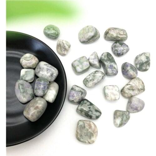 Drop shipping 100g Natural Green Emerald Auspicious Jade Crystal Tumbled Polished Stones Decor Natural Stones and crystals