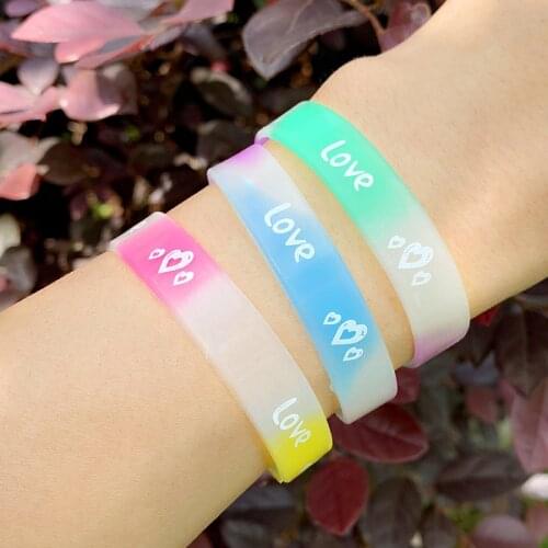10pcs/lot Multicolor Luminous Heart Silicone Bracelets Love Letter Sport Rubber Wristband Bracelet Bangle Jewelry Gifts brtc40