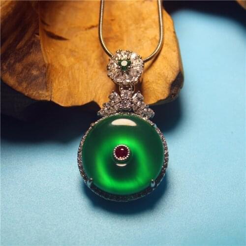 Wholesale Fashion Jewelry Green Chalcedony Inlaid Peace Buckle Necklace For Woman Feature Jewelry Namour Charm Gift All Seasons