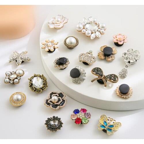 Hot Sale Vintage Croc Charms Designer Quality Elegant Princess Style Croc Accessories Luxury Pearl Rhinestone Clogs Shoe Buckle