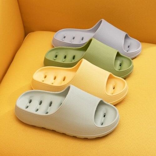 New Simple Unisex Slippers Soft Thick Non-slip Bottom House Slippers Indoors Couple Home Bathroom Slides Zapatillas De Mujer