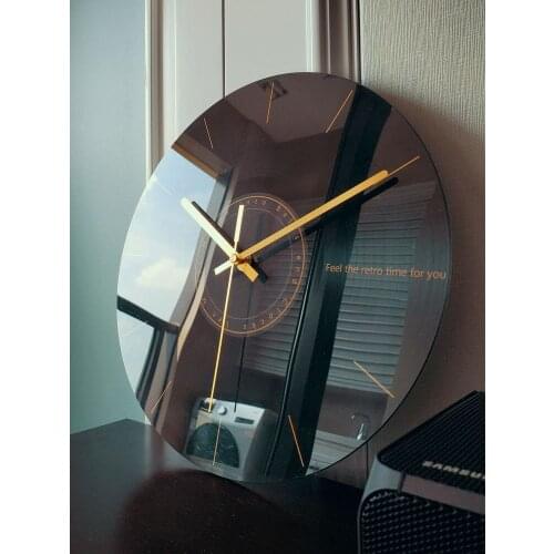 Silent wall clock living room quartz clock home clock creative fashion modern minimalist atmospheric art light luxury Nordic