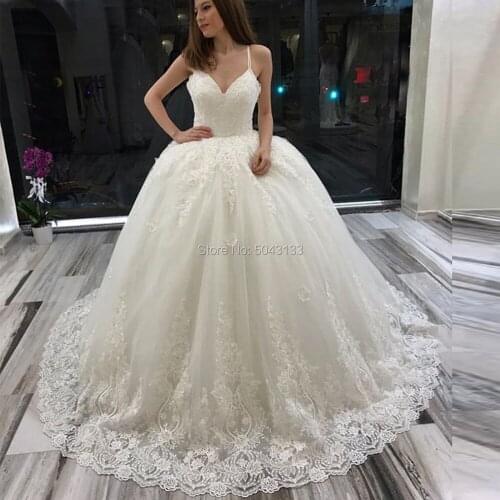 Ivory Puffy Princess Wedding Dresses Spaghetti Straps Lace Appliques Ball Gown V-neck Sleeveless Bridal Gowns Vestido De Noiva