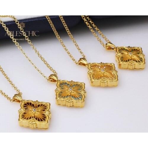 18K Gold Tone Shell Clover Inlay Renaissance Pendant 925 Solid Silver Royal Four-leaf Flower Wedding Party Necklace C11N3S25352