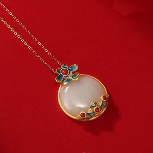 Fashion New Style White / Red Gem Flower Pendant Necklace Gold Plated Necklace Elegant Ladies Dinner Jewelry Accessories