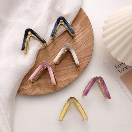 Korean v-shaped Claw Clip Women Hair Clip Simplicity Elegant Geometric Shape Hair Clips Girls Barrettes Hair Accessories