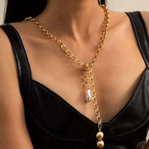 2021 New Womens Simple Geometric Imitation Pearl Pendant Necklace Hip Hop Sexy Hollow Fashion Necklace Accessories Wedding Gift