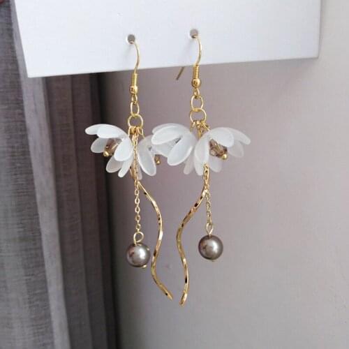 Korean Mori Fairy Sweet Simple White Camellia Flower Clip on Earrings French Retro Long Pearl Tassel Clip Earrings No Piercing
