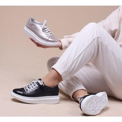 Women Sports Shoes Mink Lace-Up Thick Sole Sneakers 2021 Summer Season