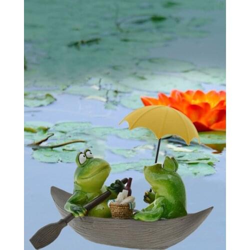 Funny Garden Animal Resin Lovers In a Boat Cartoon Frog Figurine Nordic Home Room Decoration Modern Garden Park Decor Ornament