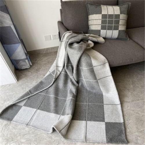 European American aristocratic luxury thick H shawl air conditioning sofa aircraft wool cashmere blanket with pillowcase