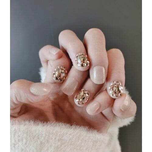 24Pcs/Set Fake Nails Full Champagne Diamonds Glue Type Short Paragraph Removable Fashion Manicure Fully Covered Nail Decoration