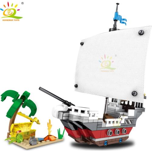 HUIQIBAO 367PCS Pirates Ship Building Blocks City Movie Treasure Hunt Boat with 3 Figures Bricks Set Toys for Children Kids Gift