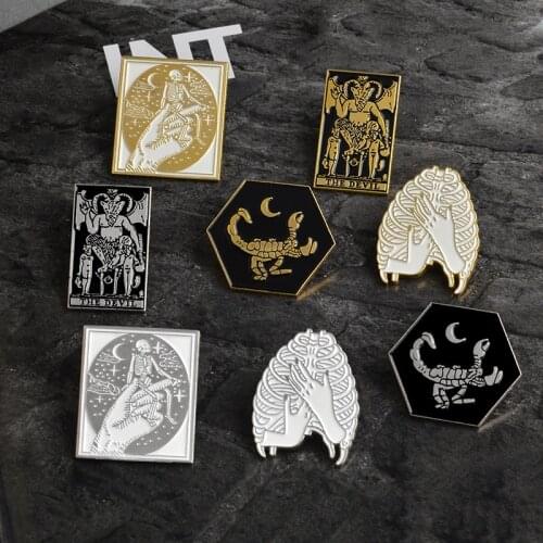 Halloween Party Gifts Devil Scorpion Skeleton Skull Rib Cage Hands Halloween Skeleton Brooch Badges Lapel Pin