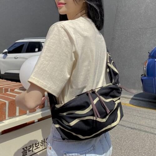Korean style women Crossbody Bags Striped canvas Chest bag Travel Light and casual female Hobos Shoulder Bags handbags