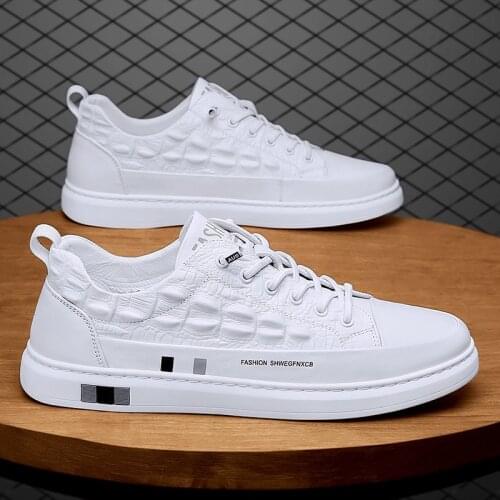 Brand New Men Leather Casual Shoes Crocodile Fretwork Loafers Men Low Tops Spring Summer Flat Shoes Cool Leisure Sneakers
