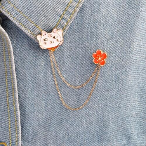 Cartoon Cat Brooch Red Flower Bells Cat Pin Button Animal Pin with Chain Lapel Pins Badge Jewelry Coat Bag Hat Shirt Accessories