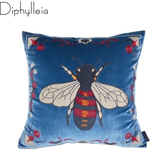 Diphylleia American style Waist Pillow Cover Living Room Sofa Cushion Cover Rural Retro Bee Velvet Embroidered Coussin 50x50cm
