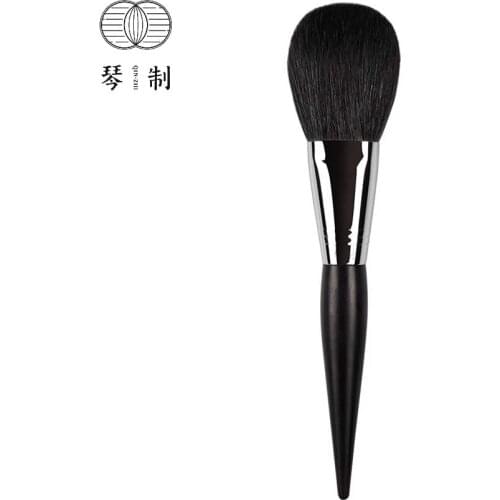 QINZHI Professional Handmade Make Up Brush G013 Large Round Flat Face Powder Brush Soft Saikoho Goat Hair Makeup Brushes