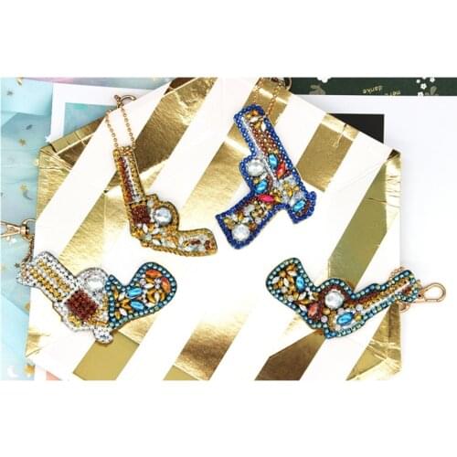 HeeBenor 4pcs Diamond Keychains Fashion Pattern Gun Shaped Keyrings Bag Pendant Ornament Diamond Painting Mosaic Decor YSK22