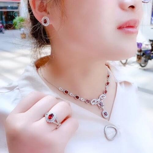 Effect picture, 925 pure silver natural garnet suit, ring, ear nail, necklace. Wholesale price