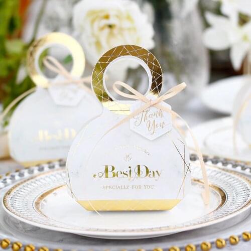 50pcs lot Elegant Paper Wedding favors and gifts boxes Anniversary Engagement party Chocolate container candy box for guests