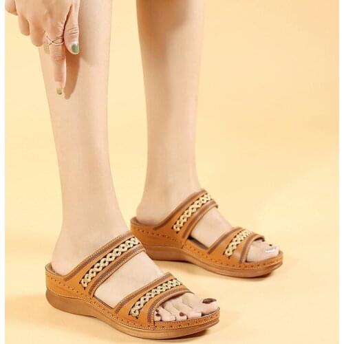 2021 summer retro round head womens sandals non-slip slope with hollow and comfortable large size 43 outdoor womens slippers