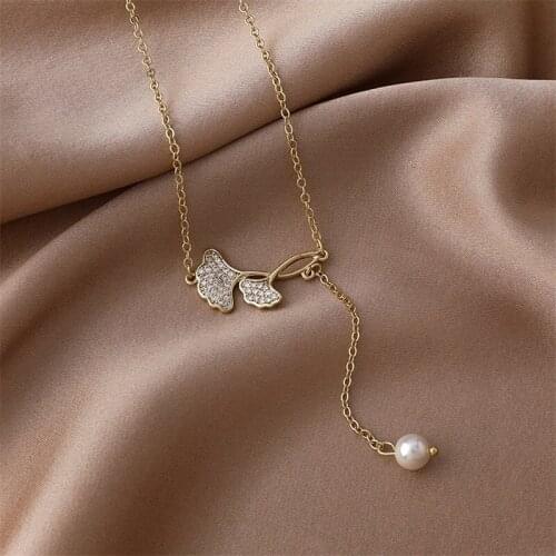 Korean Version Of Ginkgo Leaf Pendant Pearl Necklace Net Red Temperament Female Ins Niche Design Sense Short Clavicle Chain