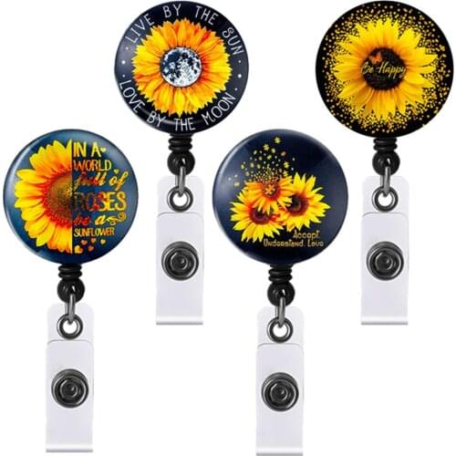 Fashion Cute Sunflower Retractable Nurse Badge Reel Clip Badge Holder Students Doctor Id Card Holder Plant Design New 1pc