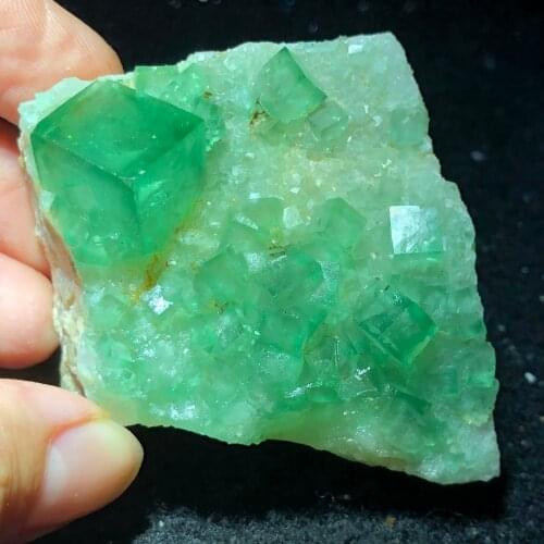 134.8gNatural rare green fluorite and quartz mineral stone home decoration ring vein healing geological teaching specimen