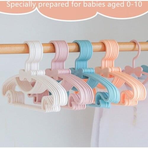 5/10pcs Kids Clothes Hanger Racks Portable Plastic Display Hangers Windproof Children Coats Hanger Baby Clothing Organizer