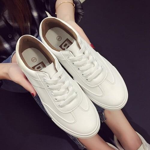 Basic small white shoes women 2020 spring new wild Korean flat bottom shoes leather students autumn casual white shoes