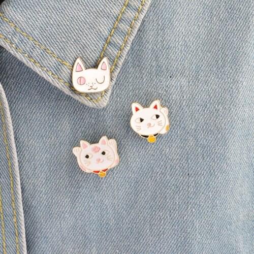 Boutique Lovely Money cat Bone Metal Enamel Pin Brooch wholesale Ladies Lover Necklace Backpack Needle Animal Badge Jewelry