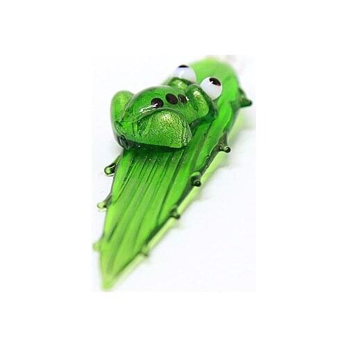 Long strip green glass leaf pendant with cute mini Insect animal frog figurine fairy garden home hanging decor charm accessories