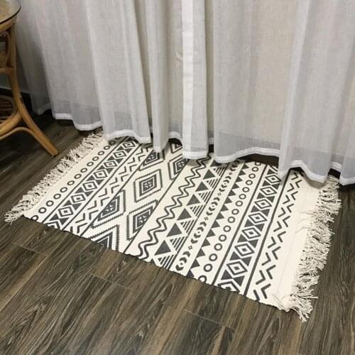 Retro Bohemian Carpet Hand Woven Cotton Linen Carpet Rug Bedside Rug Geometric Floor Mat Living Room Bedroom Carpet Home Decor
