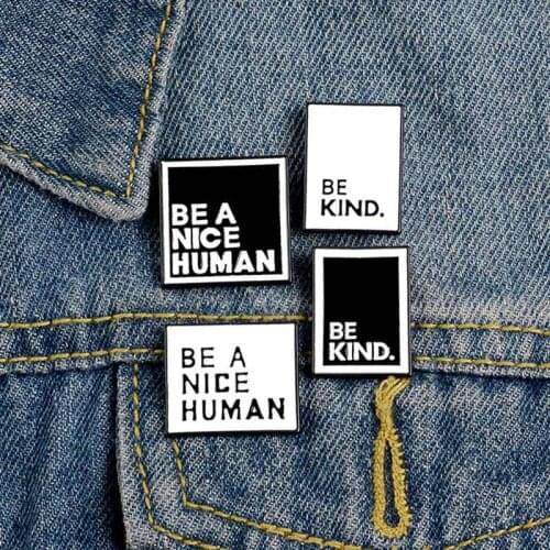 Creative BE A NICE HUMAN BE KIND Letters Brooch Enamel Square Pins Lapel Pin Teen Men Women Announcement Jewelry Christmas Gift