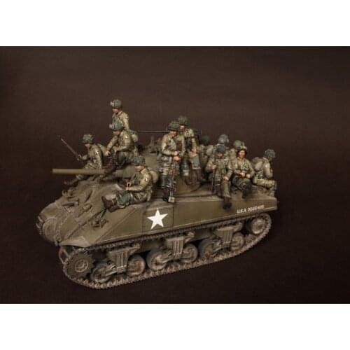 14 classic American soldiers of World War II need to assemble and color 1:35