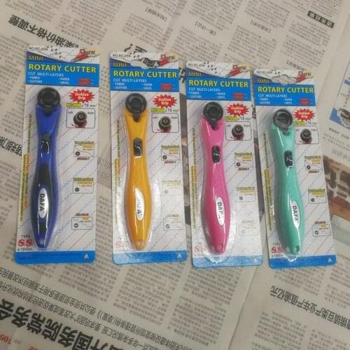 18MM HAND PATCHWORK ROUND KNIFE RC-05N PATCHWORK WHEEL CUTTER TAILOR HOB 18MM CIRCULAR KNIFE PAPER PATCHING TOOL