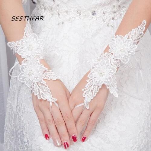 Wedding Gloves Fingerless Woman Short White/ Ivory Lace Wrist Length Bridal Party Gifts Wedding Accessories ST029