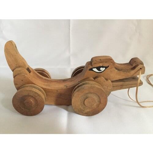 2019 26x10x14cm Wood Strong Pull Line Crocodile Toys With Wheels and Cord String Christmas Artificial Kids Toy Like Baby Walker