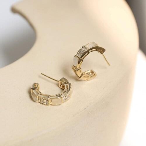 Korean Shiny Crystal Shell C Shape Earrings for Women Femme Retro Gold Color Metal Circle Hoop Earrings 2020 Statement Jewelry