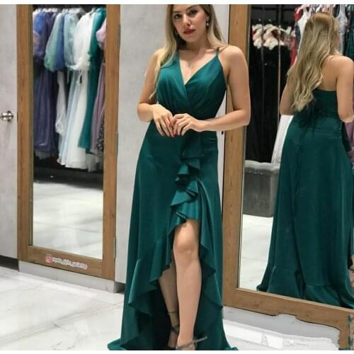 Long Satin Green Evening Dresses with Slit Criss Cross Back A-Line Ruffled V-Neck Abendkleid Robes de Soirée for Women