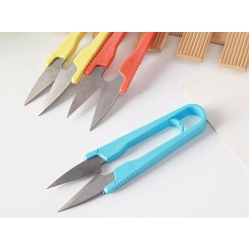 Factory office cultural and educational childrens manual cross-stitch U-shaped small scissor plastic colored yarn shears thread