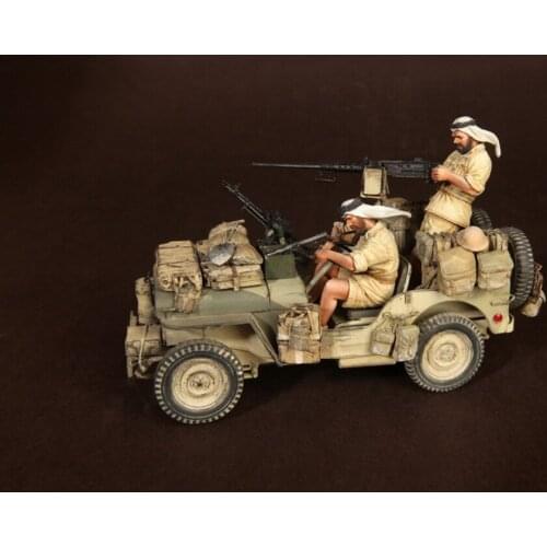 Two people in World War II need to assemble and paint by themselves 1:35