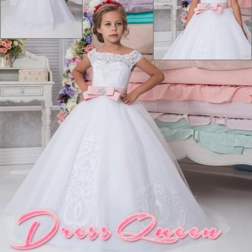 2017 New Flower Girl Dress For Weddings Pink Belt Scoop Cap Sleeves Beading Appliques Button Ball Gown Communion Gowns Vestidos