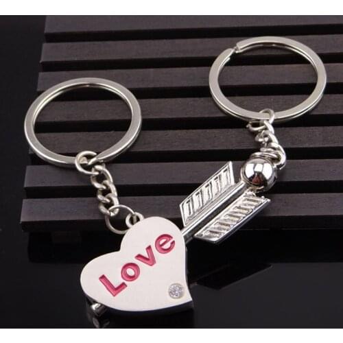 FREE SHIPPING by FEDEX 100pairs/lot 2019 Hot Arrow Piercing Heart Couple Keychains Metal Heart Keyrings for Lovers LOGO Can Add