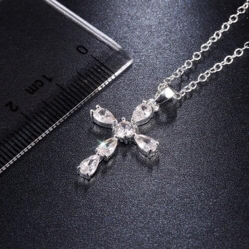 Charm Female Cross Crystal Pendants Silver Color Chain Necklaces 5A Shiny Choker Necklaces Fashion Jewelry Gifts For Women